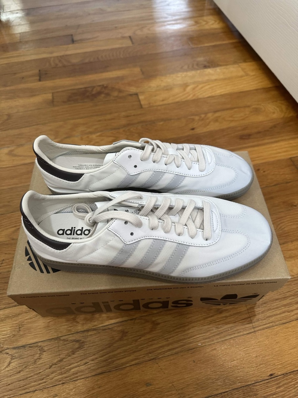 *New with Defects* Adidas Samba Decon Men White (JI3175) Size 8.5 *Damaged Box*